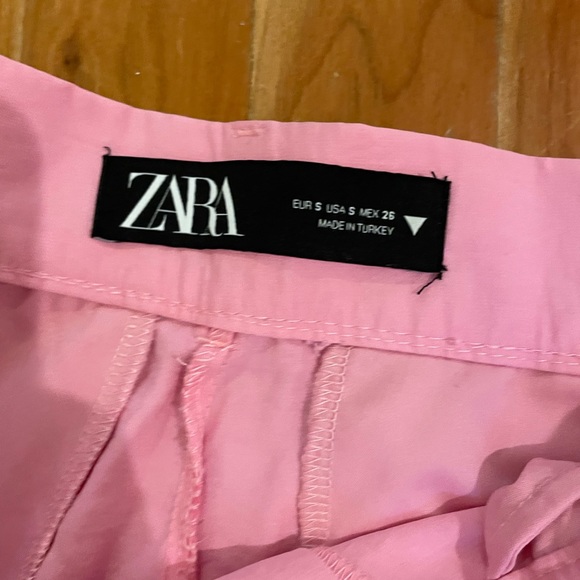 Zara dress pants super light weight and breathable. Relaxed fit. Size small - Picture 1 of 2